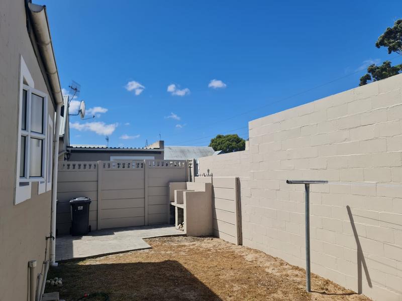 To Let 2 Bedroom Property for Rent in Oakglen Western Cape